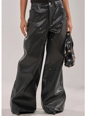 WILD TEXTURED FAUX LEATHER PANT - M
